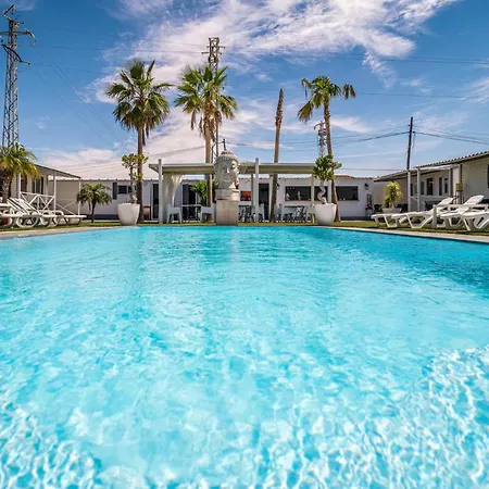 Stunning In With Swimming Pool Apartment *